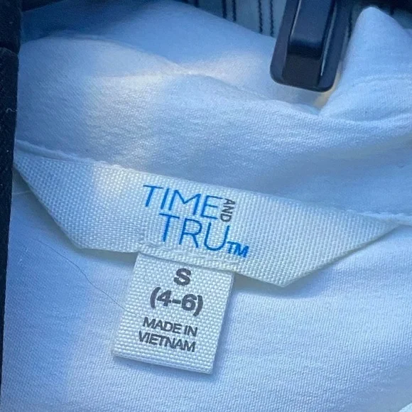 blouse - Picture 2 of 2